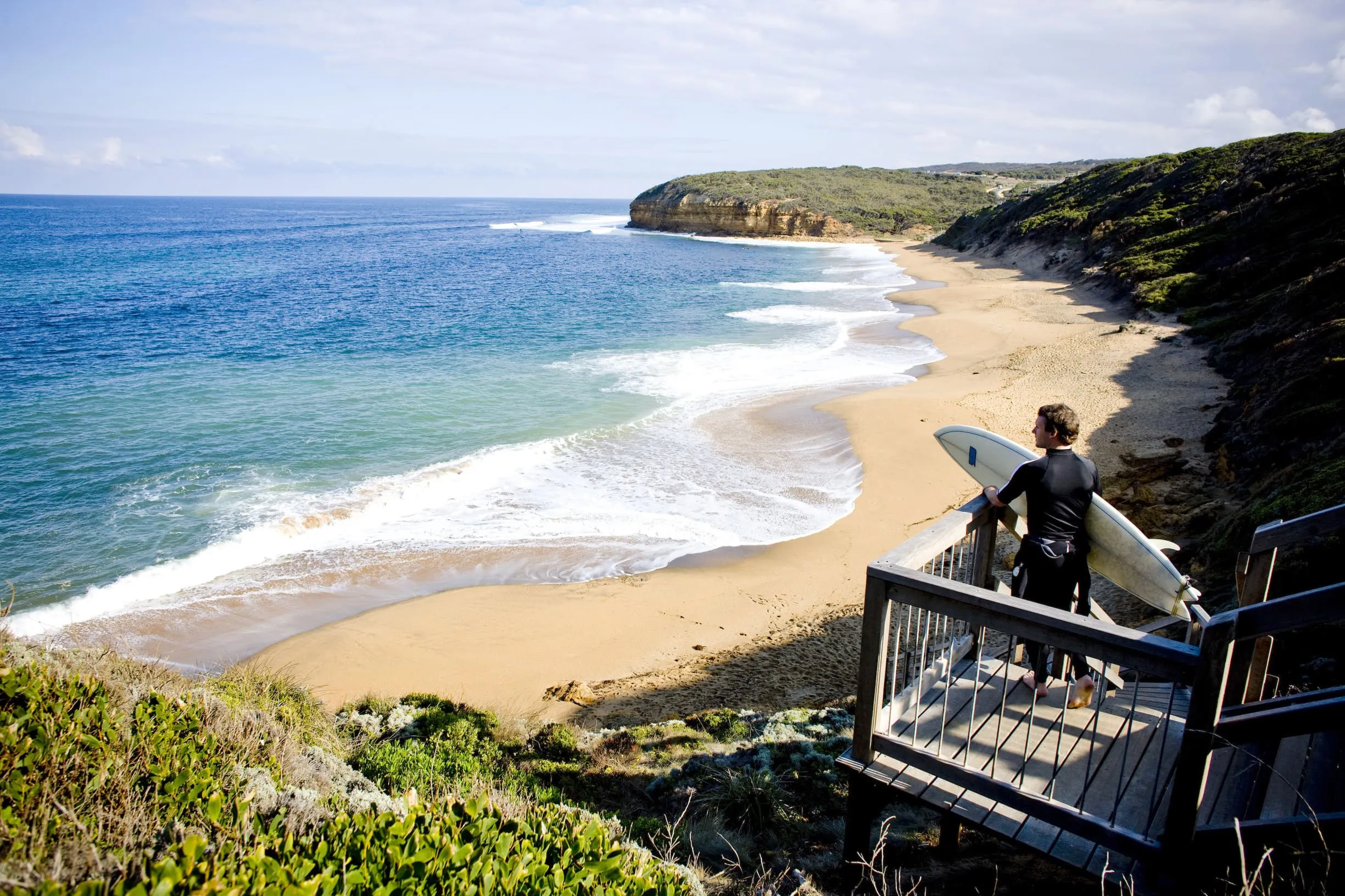 OBSERVE THE SURF ENTHUSIASTS AT BELLS BEACH