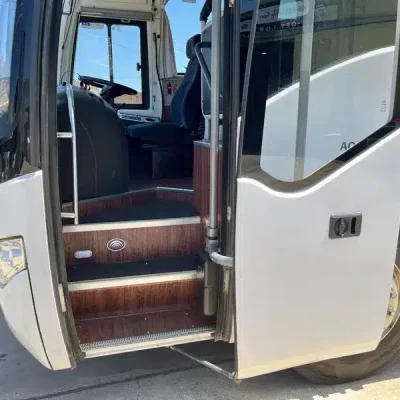 Yutong 39-seater - entry steps