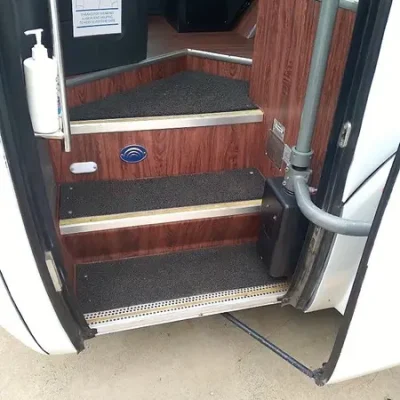 Yutong 39-seater - entry way