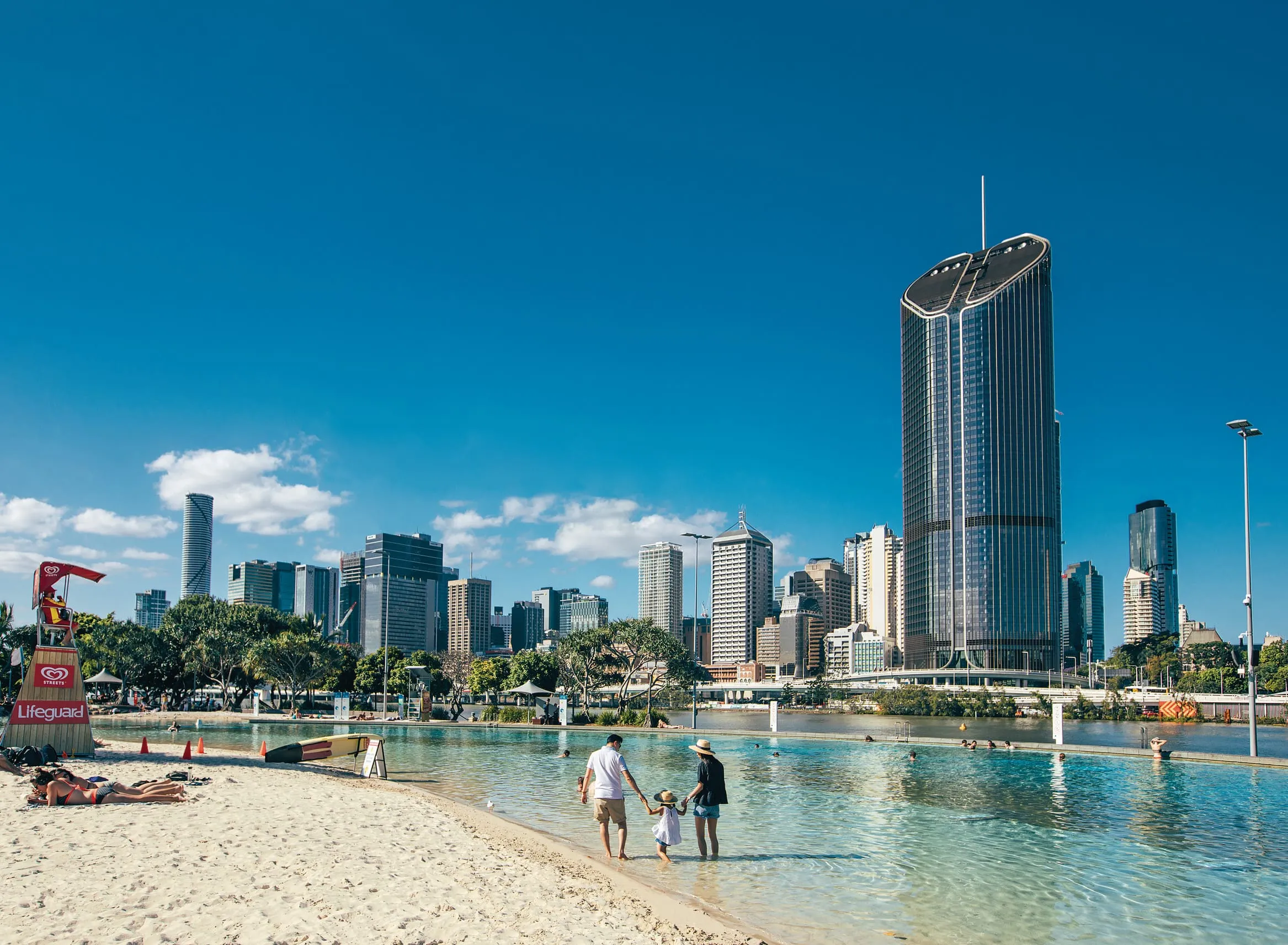 where to travel in queensland